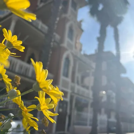 & Garden Ξενοδοχείο *